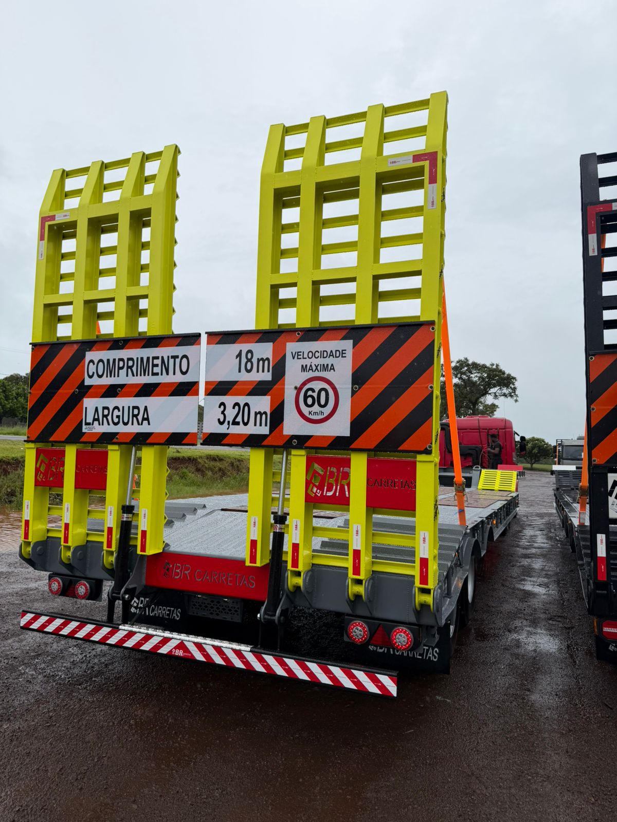Caminhão Prancha para Transporte de Máquinas Pesadas
